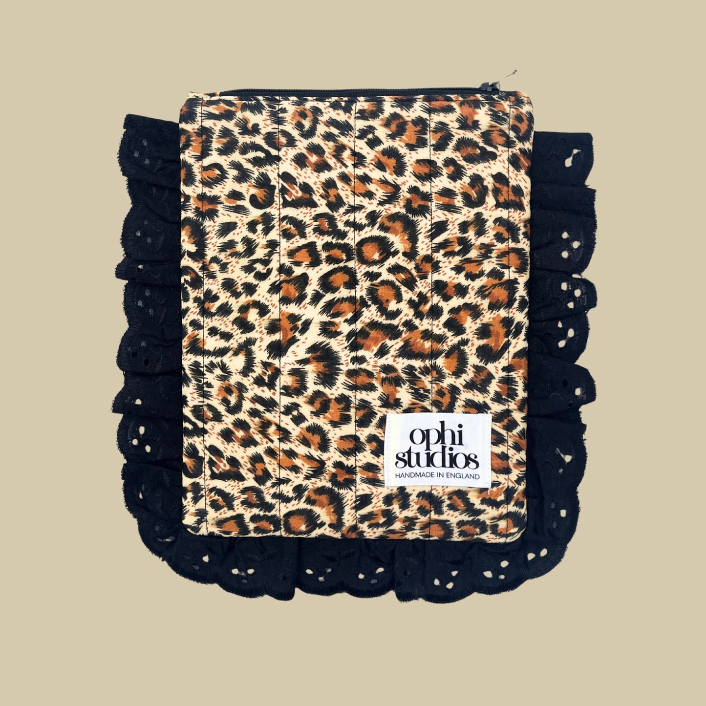 Leo Black Zip Tech Sleeve