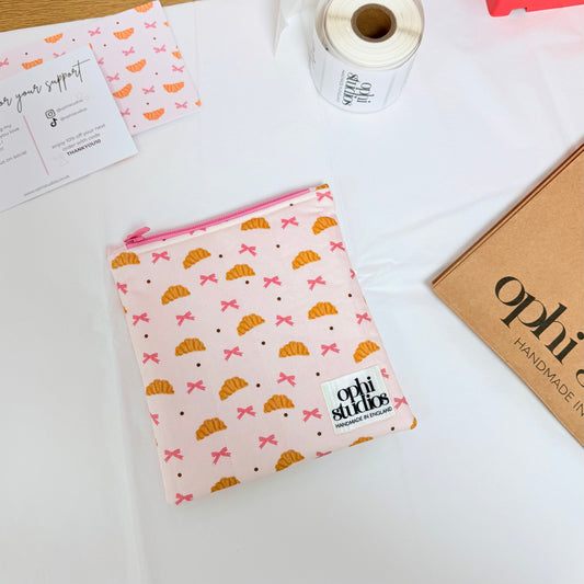 Croissant Kiss Zip Tech Sleeve
