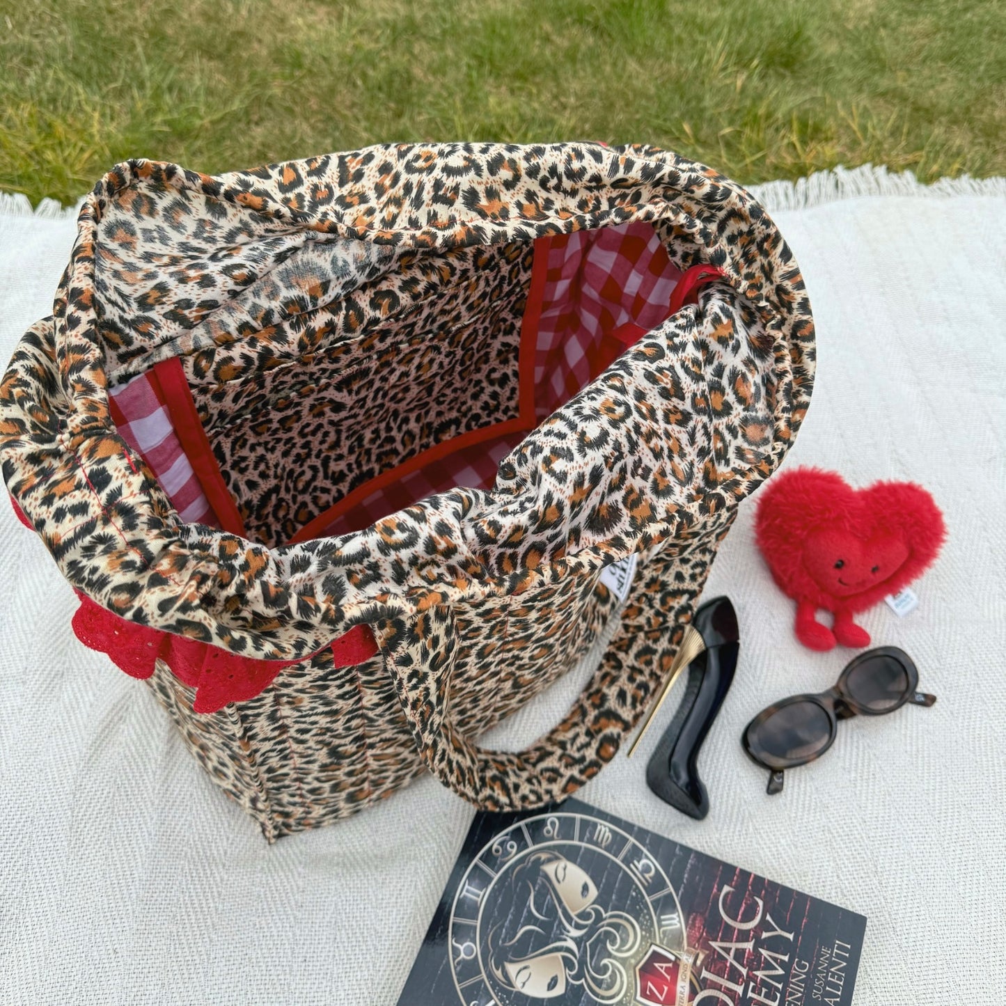 Leo Red Tote Bag