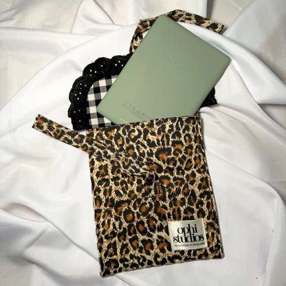 Leo Black Tie Tech Sleeve