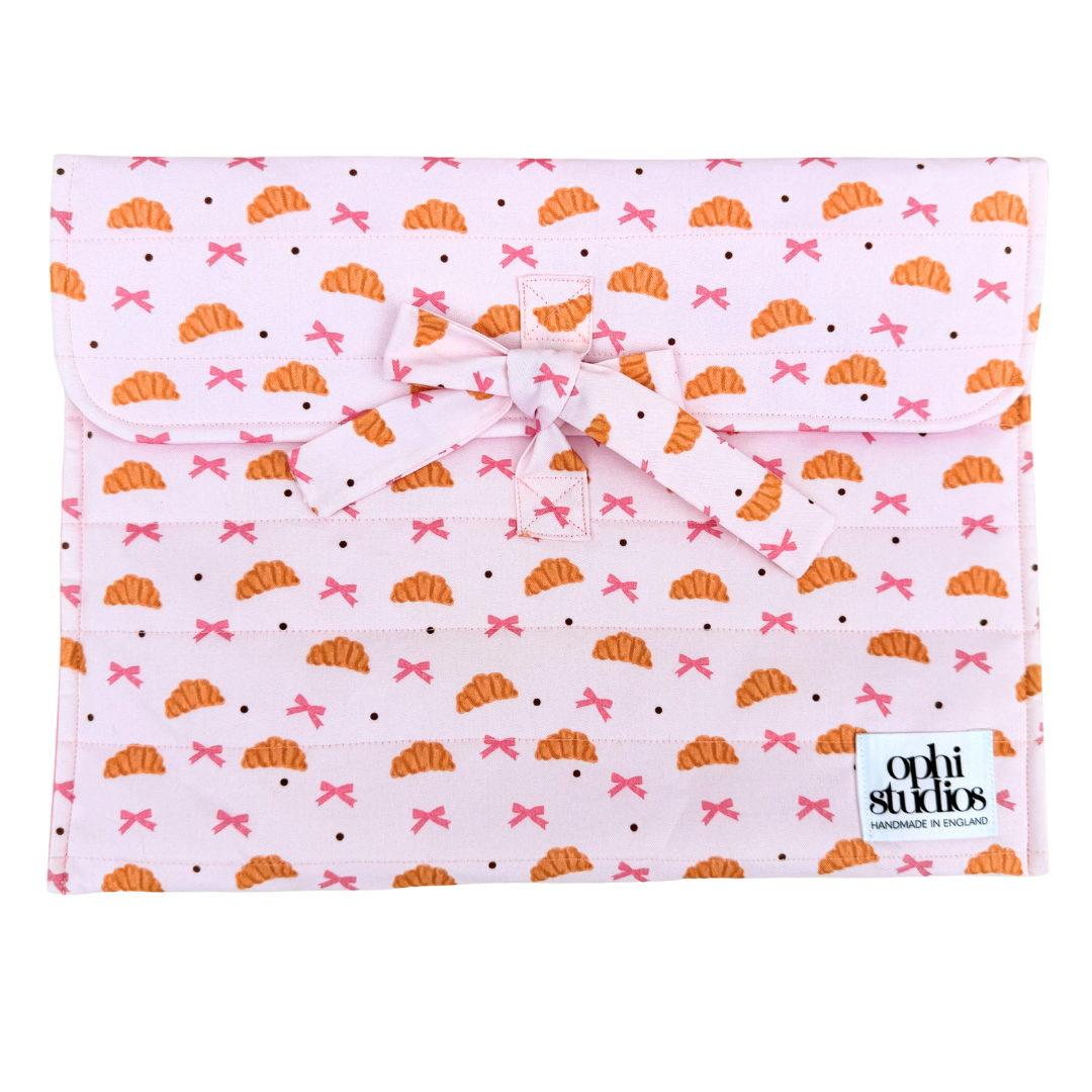 Croissant Kiss Tie Tech Sleeve