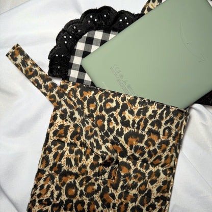 Leo Black Tie Tech Sleeve